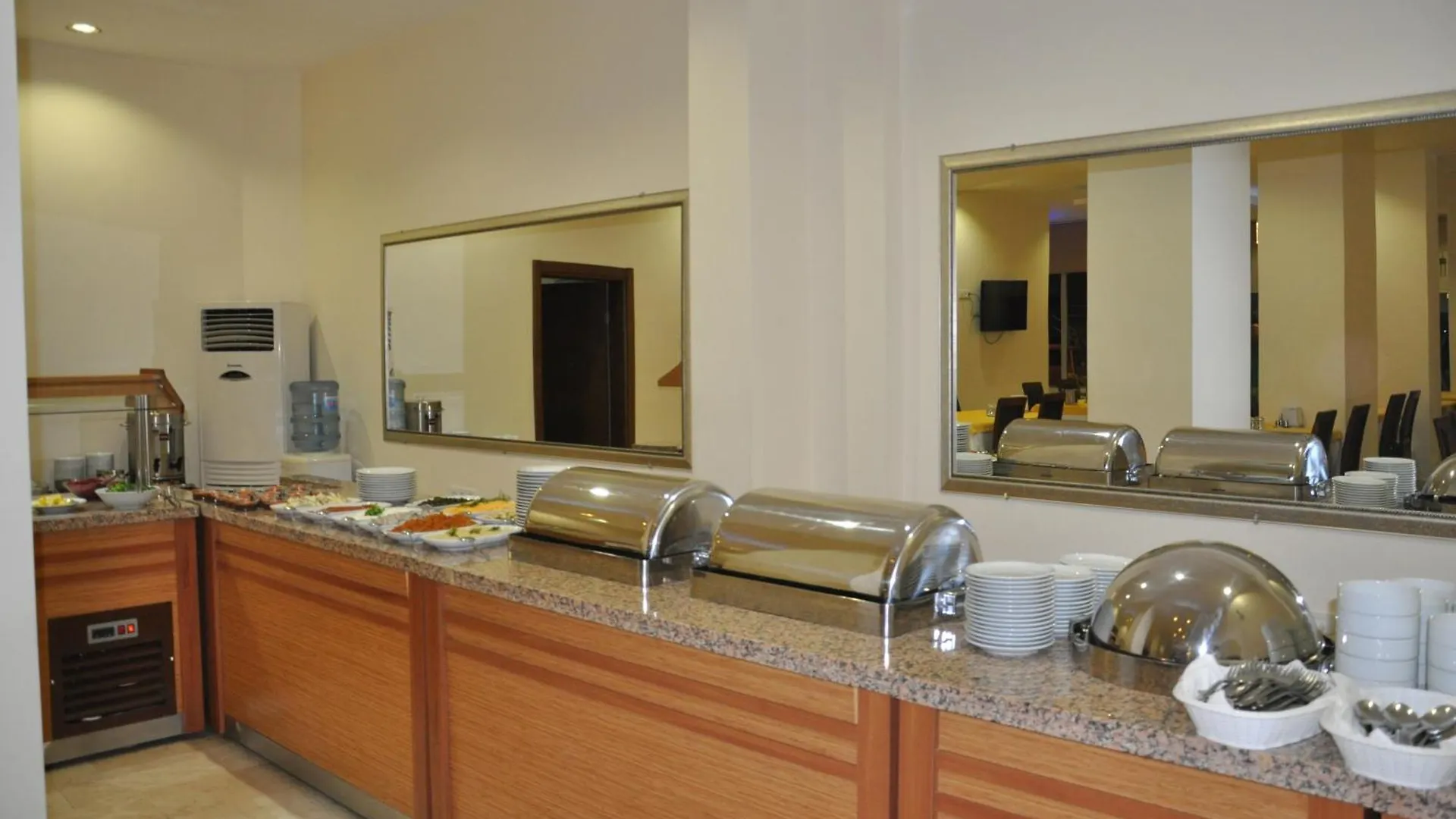 Perla Hotel Дикили