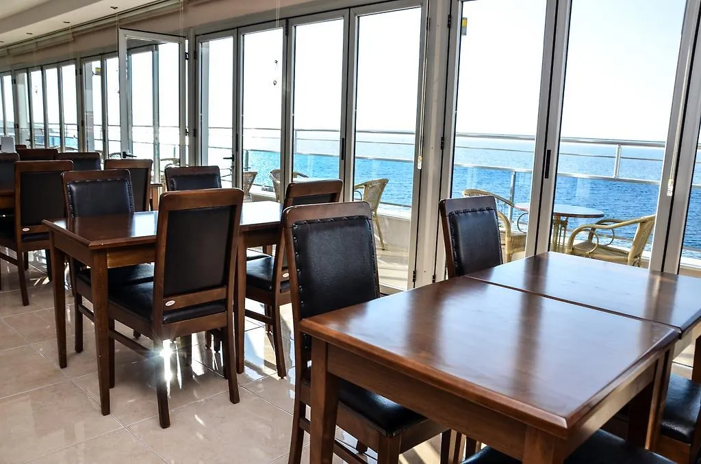 Perla Hotel Дикили