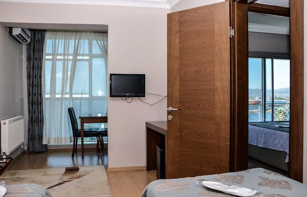 Perla Hotel Дикили