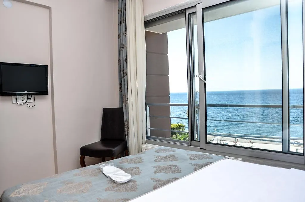 Perla Hotel Дикили