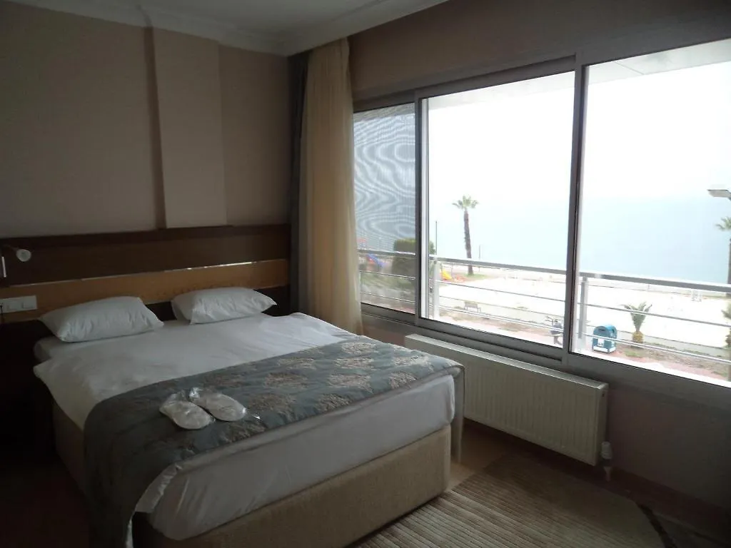 Perla Hotel Дикили