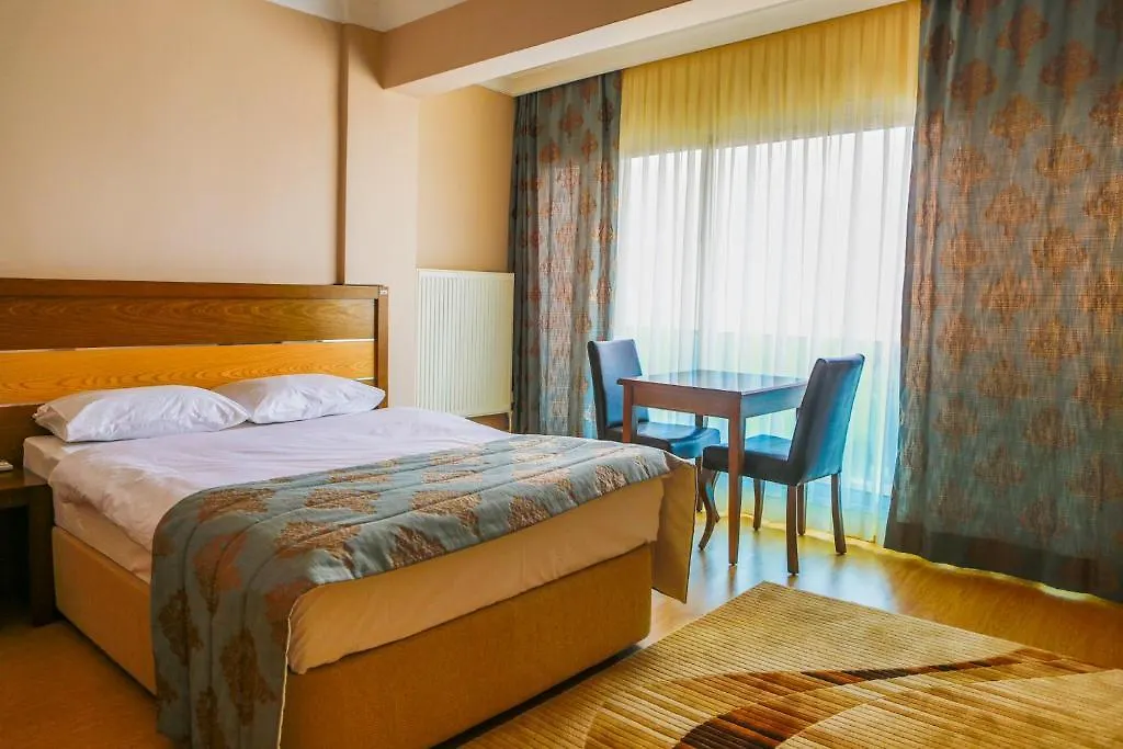 Perla Hotel Дикили